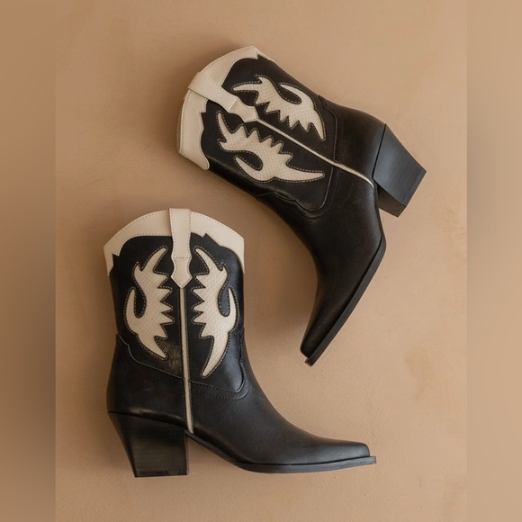 The Houston | Layered Panel
Cowboy Western Boot Black and Cream  Ankles boots - Picture 3 of 3